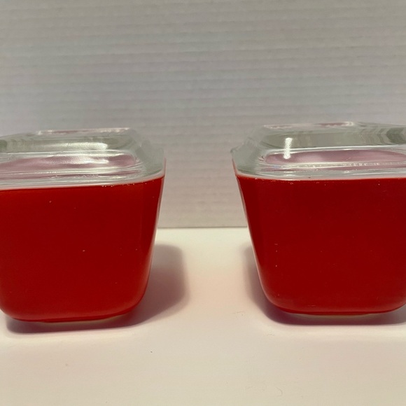 Vintage Pyrex Refrigerator Dishes with Lids. Very good vintage condition. - Picture 5 of 16